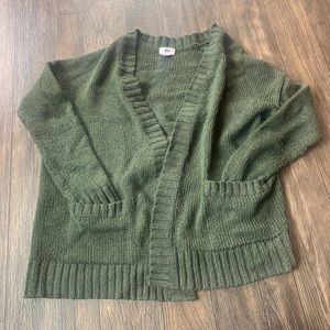 Forest green sweater with pockets